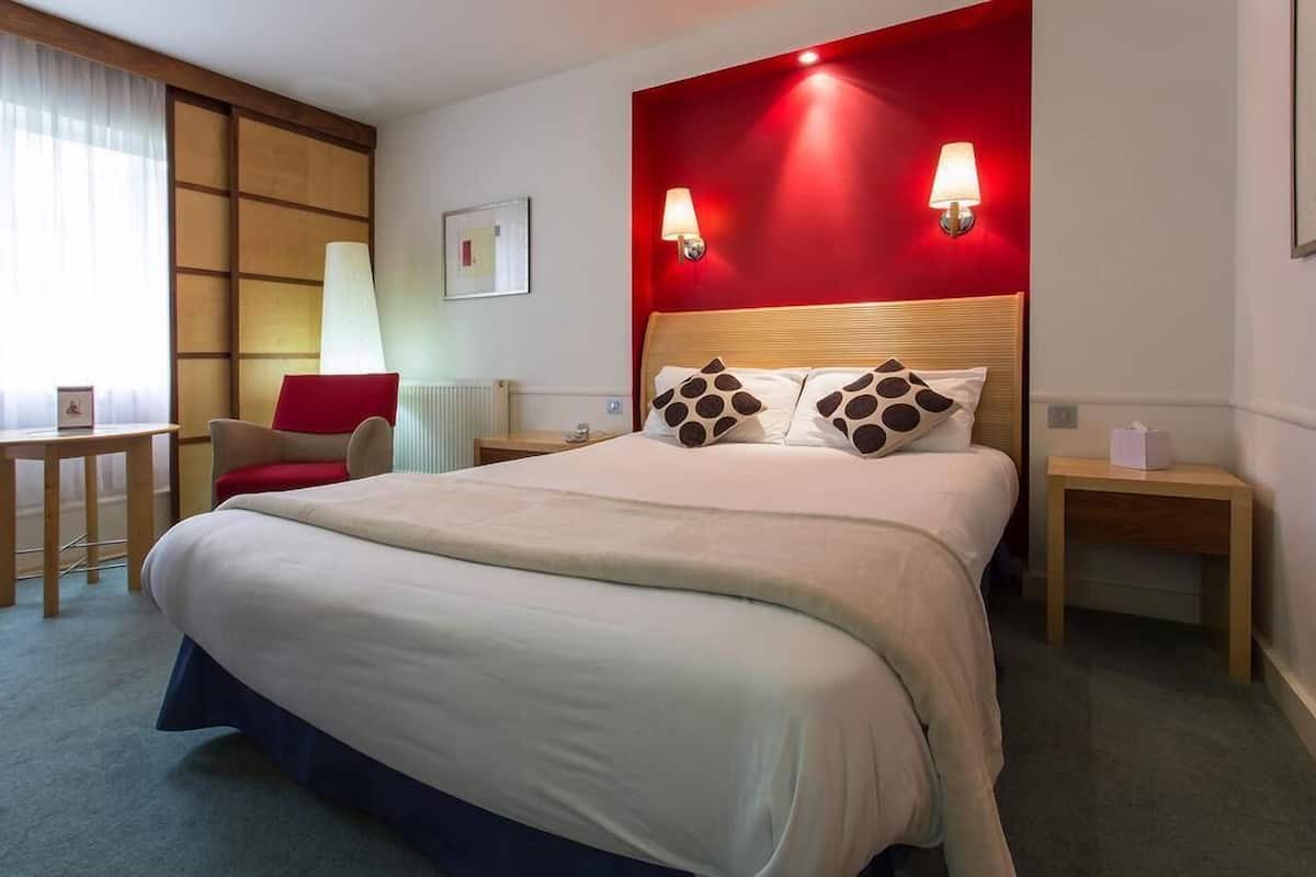 In-room safe, desk, iron/ironing board (on request), WiFi (free)