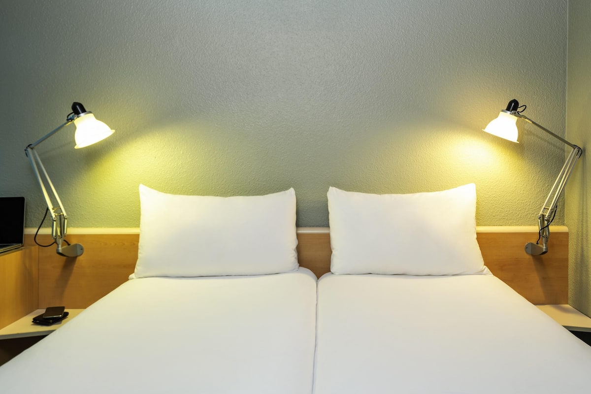 Habitación estándar, 2 camas individuales | Escritorio, cortinas blackout y insonorización