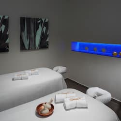 Couples treatment room(s), sauna, Turkish bath/hammam, body treatments