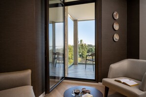 Egyptian cotton sheets, premium bedding, minibar, in-room safe