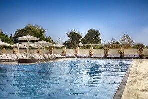 Indoor pool, outdoor pool - The Inbal Jerusalem (Jerusalem)
