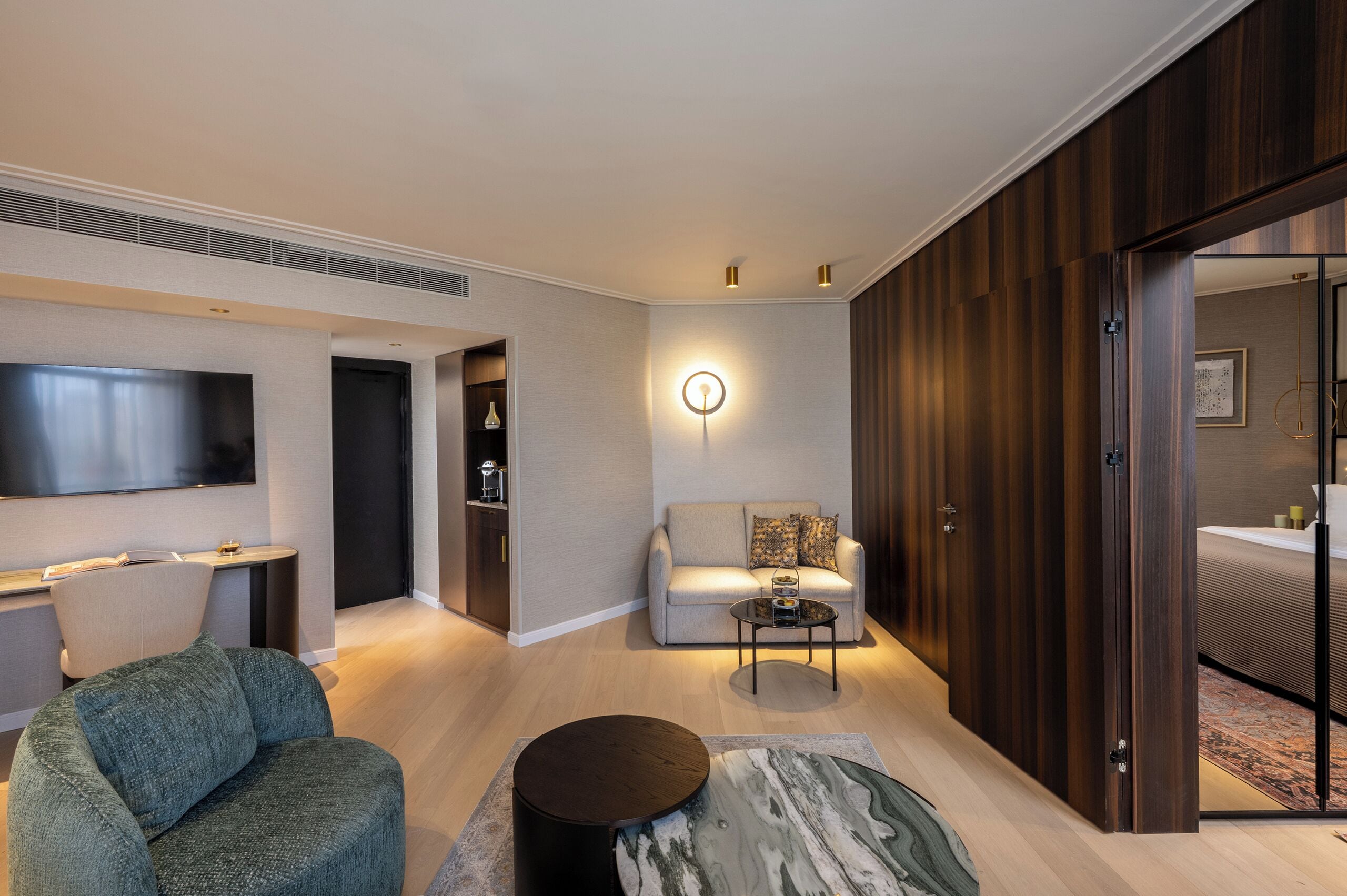 premium suite | 1 bedroom, egyptian cotton sheets, premium bedding, minibar