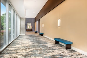 供应早餐、午餐和晚餐,美洲菜
