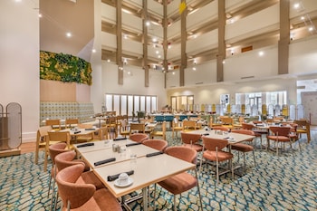 Breakfast, lunch, dinner served; American cuisine  at Holiday Inn Orlando - Disney Springs® Area by IHG