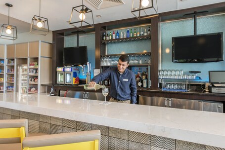 Holiday Inn Orlando Disney Springs Area, an IHG Hotel - Image 10