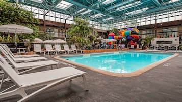 Indoor pool, sun loungers