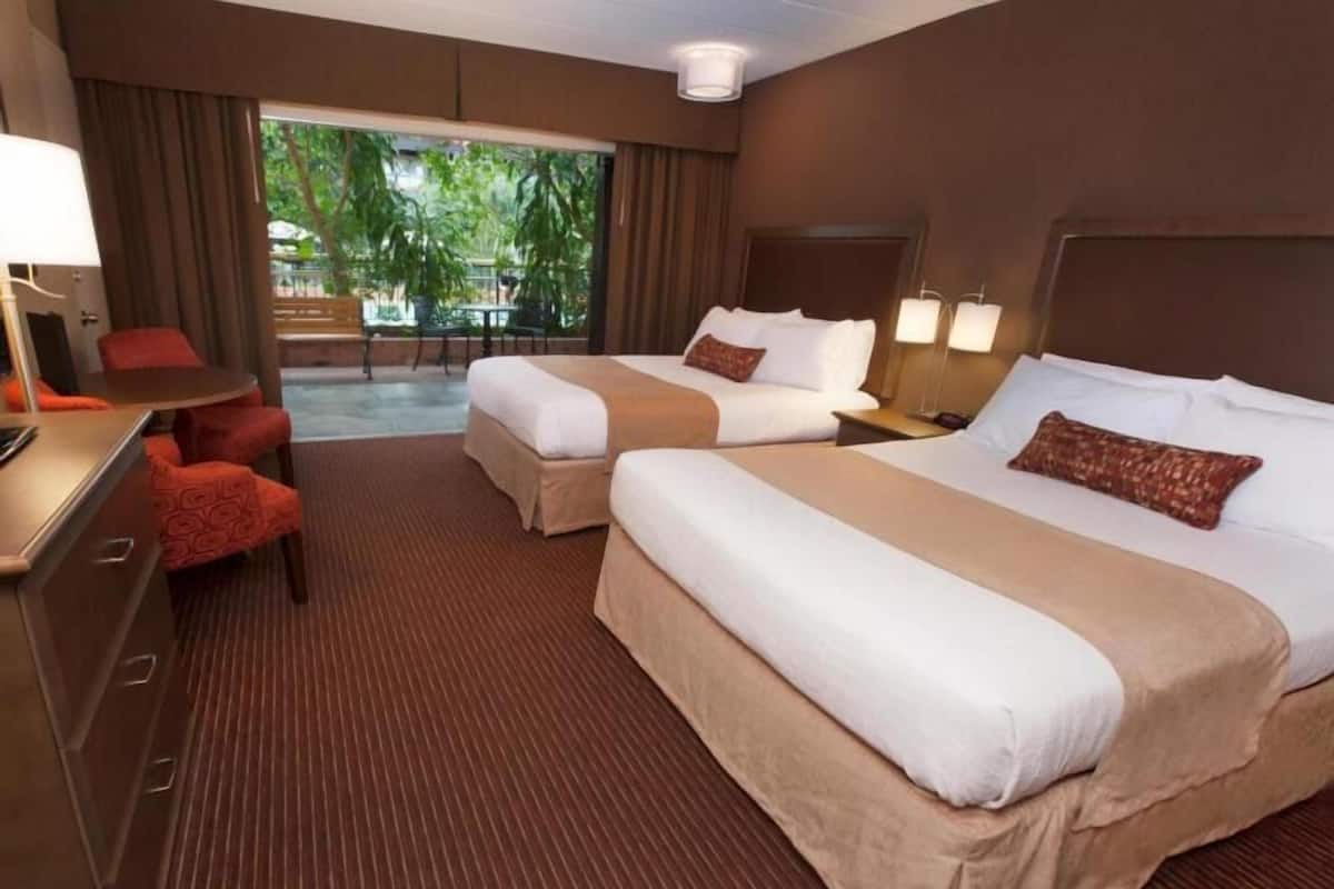 Rideaux dâobscurcissement, fer et planche Ă repasser