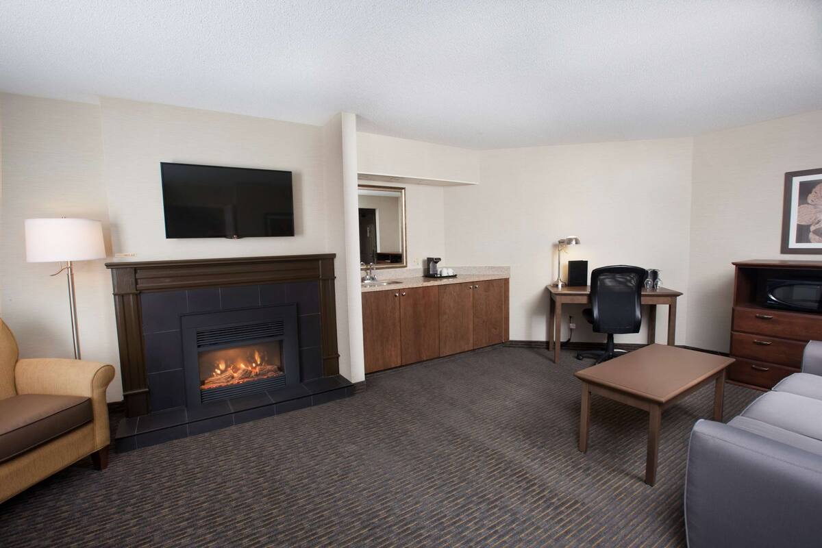 Standard Room, 1 King Bed, Jetted Tub, Tower (Shower Only)