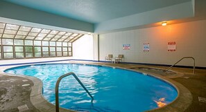 Indoor pool, outdoor pool - Cottonwood Suites Boise Riverside Downtown (Boise)
