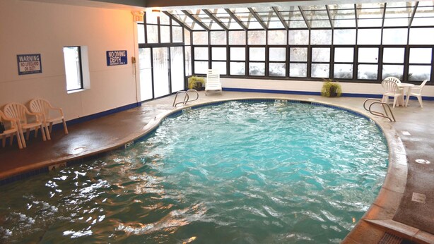 Indoor pool - Cottonwood Suites Boise Riverside Downtown (Boise)