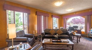 32-inch LCD TV with satellite channels, TV - Cottonwood Suites Boise Riverside Downtown (Boise)