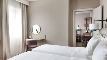 Daunenbettdecken, Minibar, Zimmersafe, individuell dekoriert