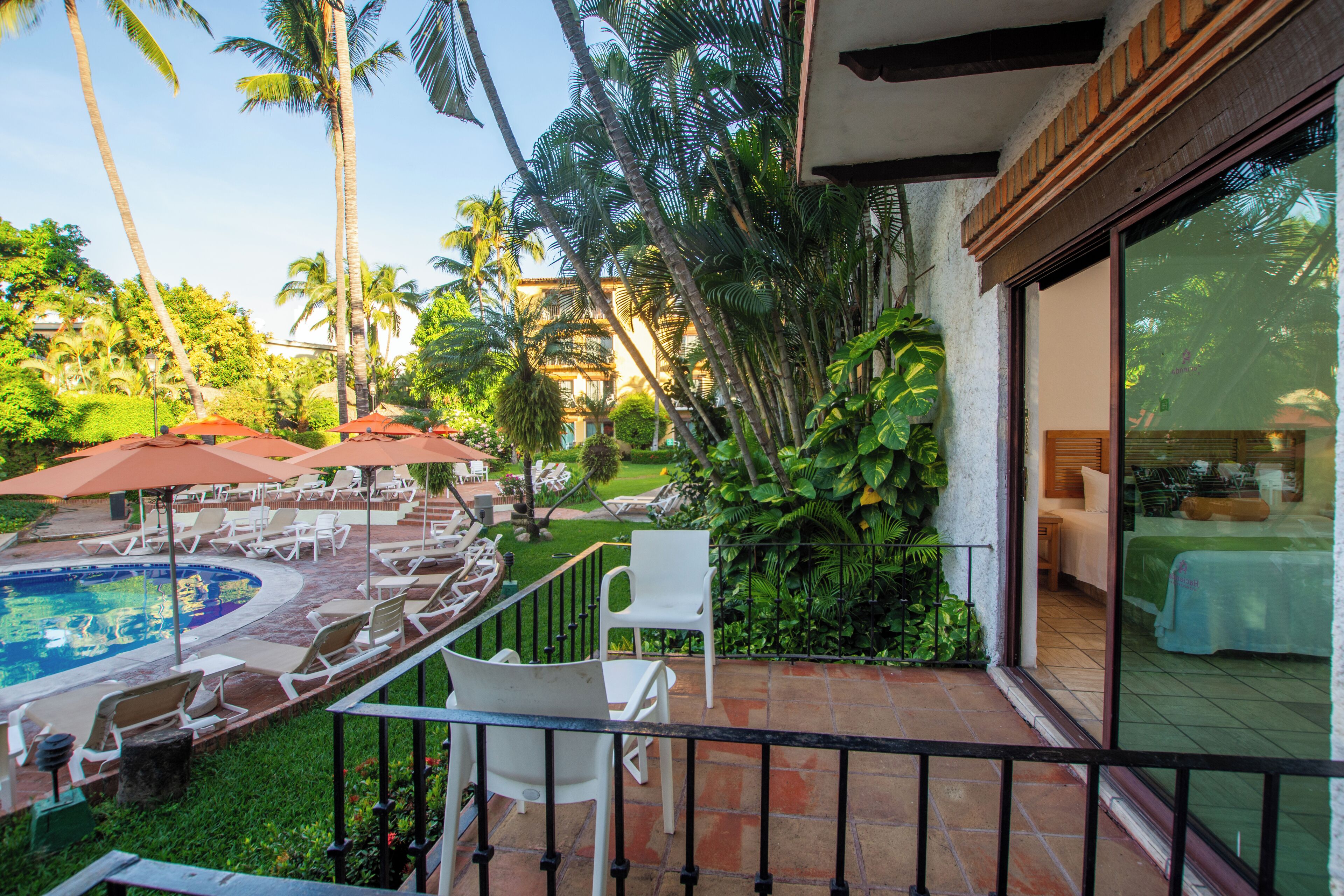 Superior King Bed | Edredón y caja de seguridad en la habitación 