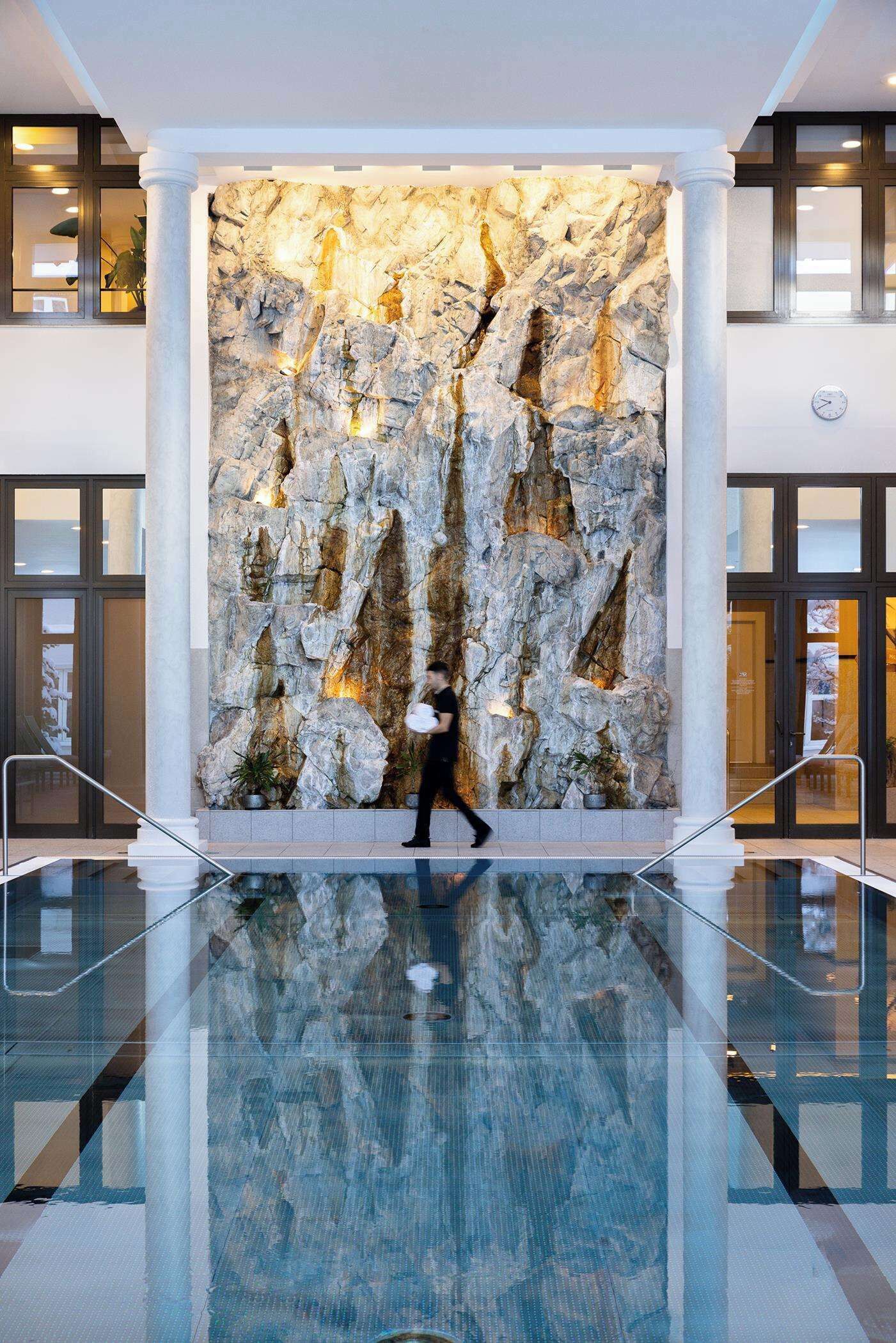 Couples treatment room(s), sauna, steam room, body treatments