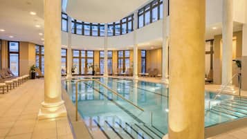 Behandelingskamers voor koppels, een sauna, een stoombad