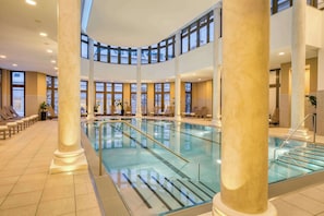 Couples treatment rooms, sauna, steam room, body treatments