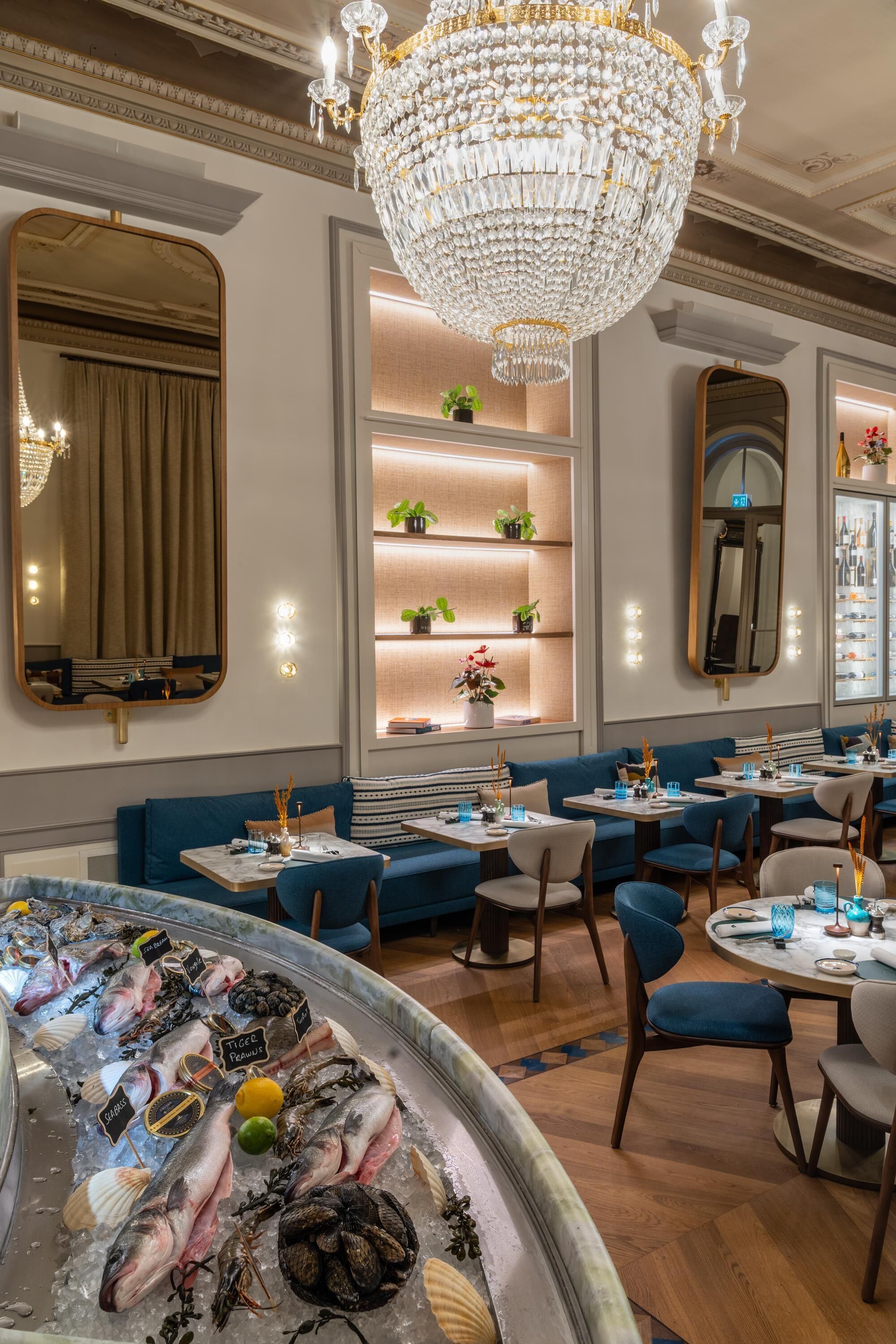 5 restaurants; breakfast and dinner served