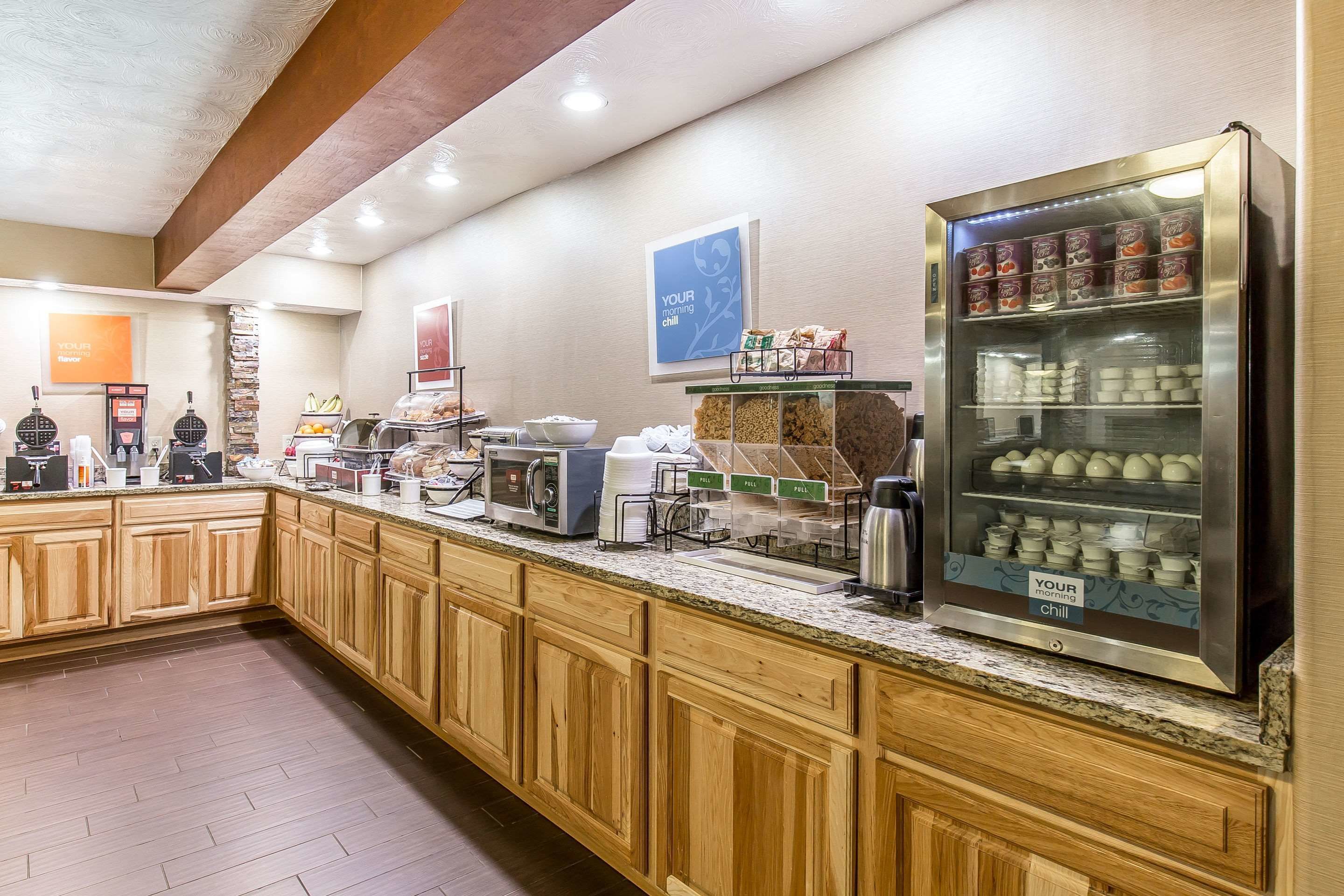 free buffet breakfast