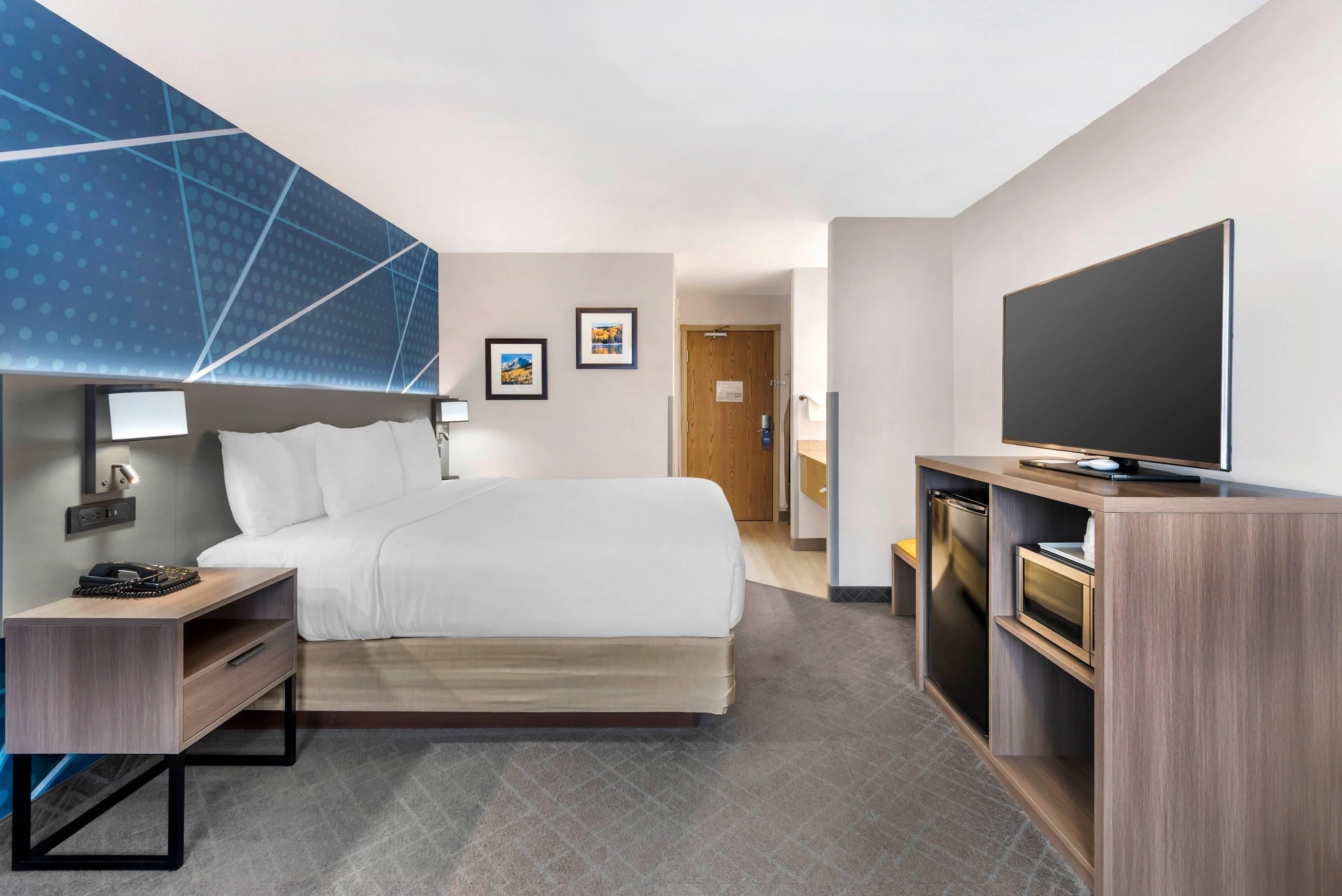 Quarto standard, 1 cama King, para não fumantes | Cofres nos quartos, escrivaninha, quartos à prova de som