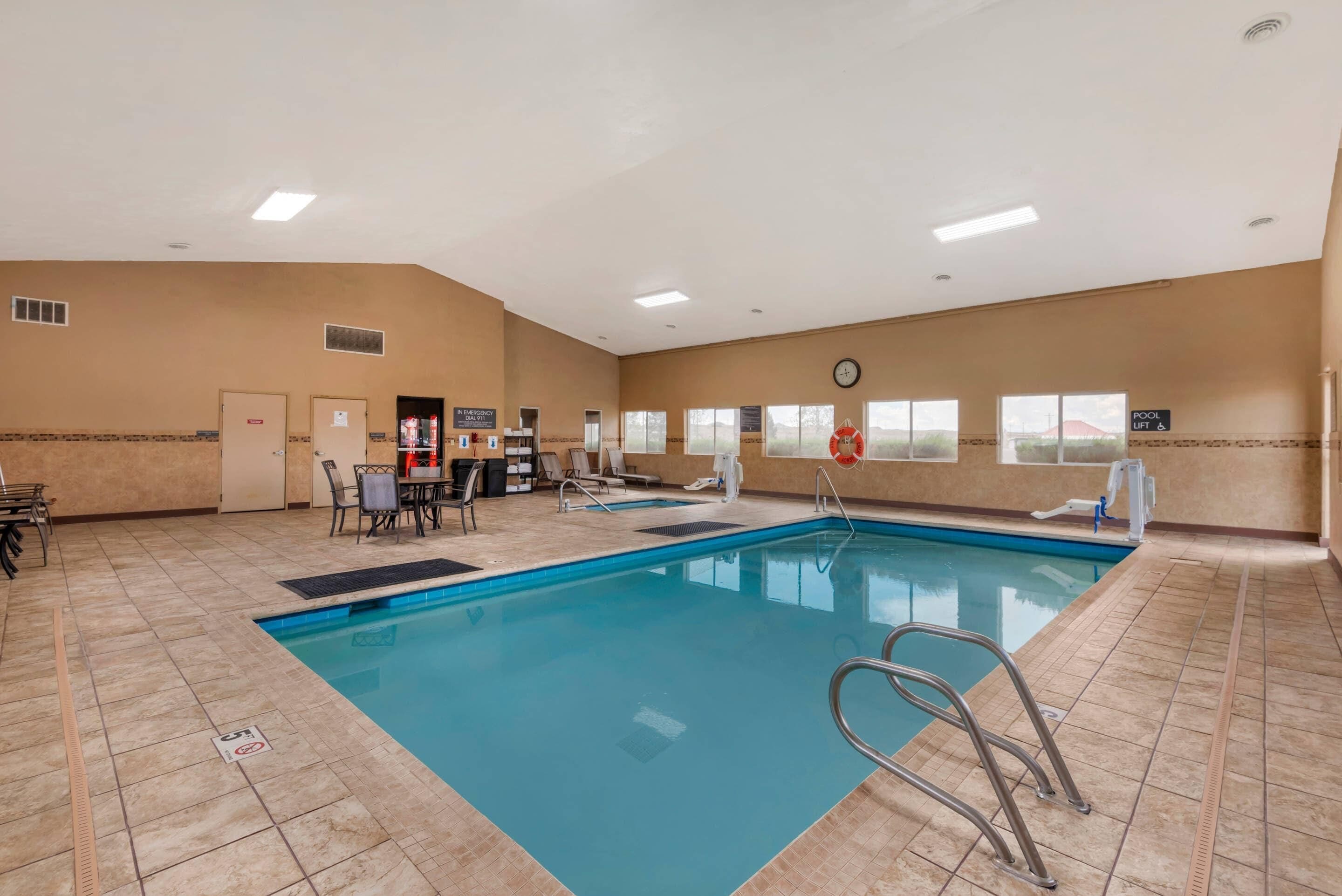 Indoor pool, pool loungers