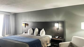 Deluxe kamer, 1 queensize bed, niet-roken (Refrigerator & Microwave) | Een bureau, een strijkplank/strijkijzer, gratis wifi, beddengoed
