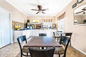 Free daily on-the-go breakfast - Days Inn by Wyndham Gainesville (Gainesville)