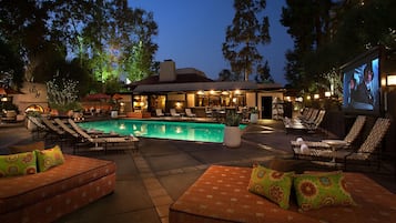 Poolside bar