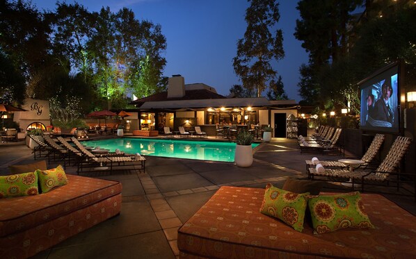 Poolside bar