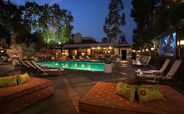 Poolside bar