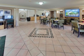 Lobby - La Quinta Inn by Wyndham Amarillo West Medical Center (Amarillo)