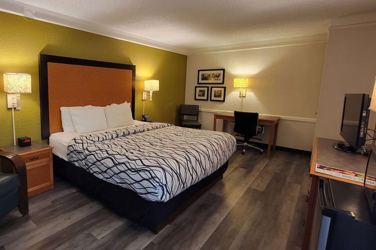 Premium bedding, desk, soundproofing, iron/ironing board