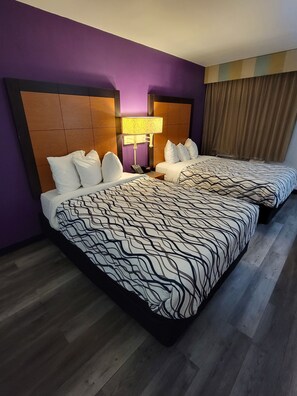 高級寢具、書桌、隔音、熨斗/熨衫板