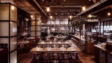 2 restaurantes: opção de café da manhã, almoço e jantar