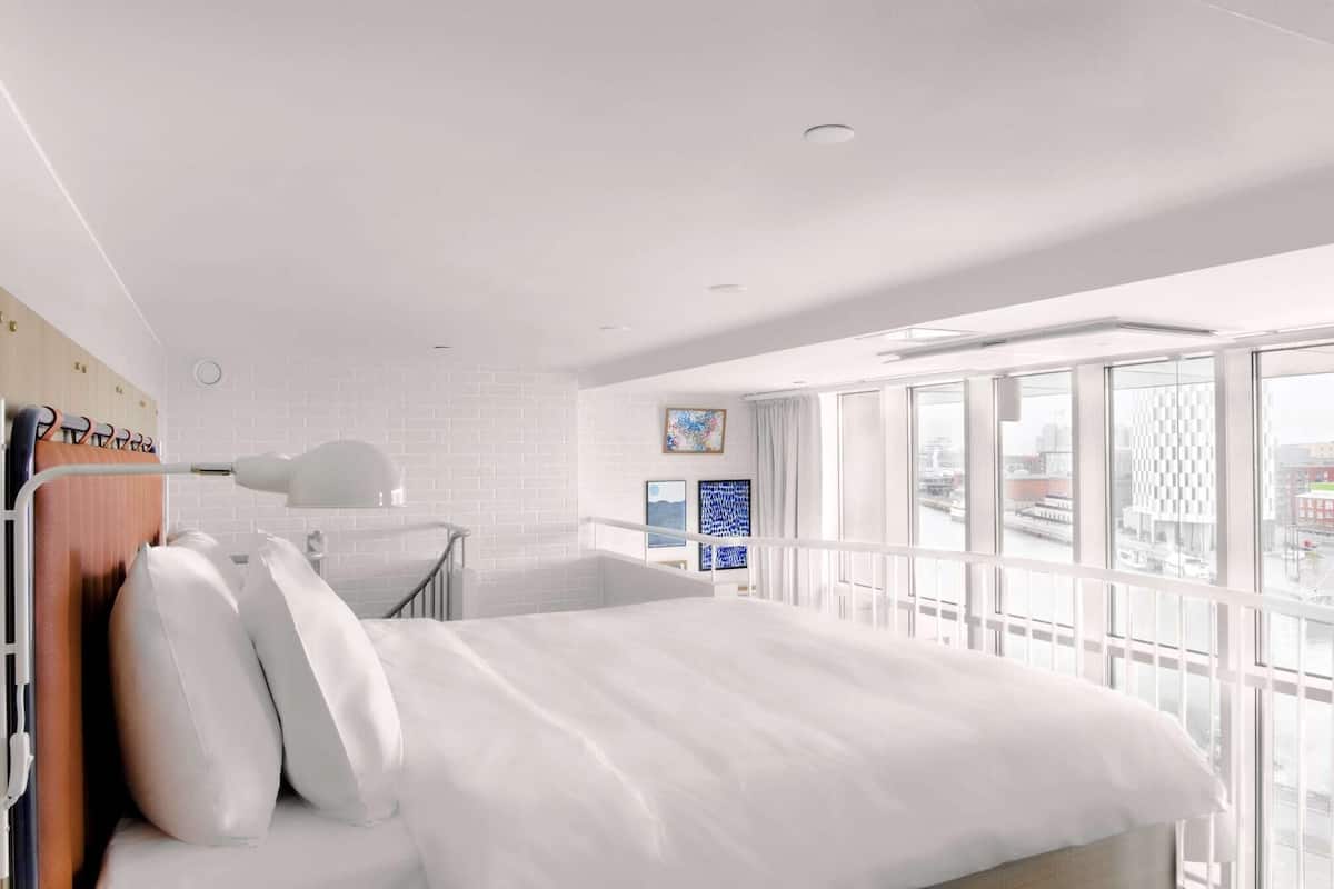 Ylelliset vuodevaatteet, untuvapeitot, memory foam -patjalliset sängyt