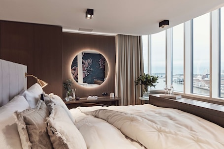 Premium bedding, down duvets, memory-foam beds, minibar. Radisson Blu Seaside Hotel, Helsinki