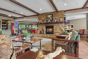 Lobby - The Inn On The River (Pigeon Forge)