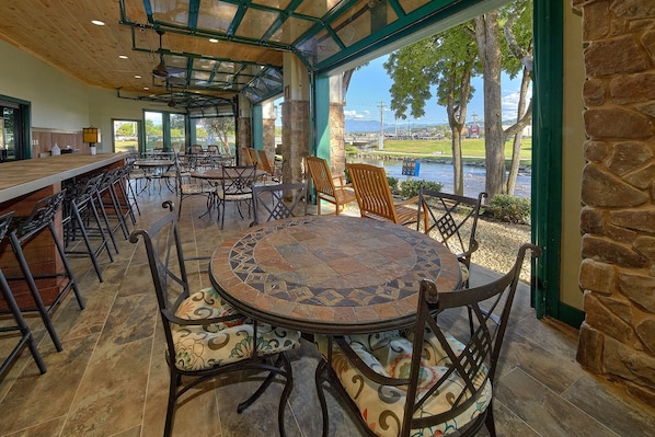 Terrace/patio - The Inn On The River (Pigeon Forge)