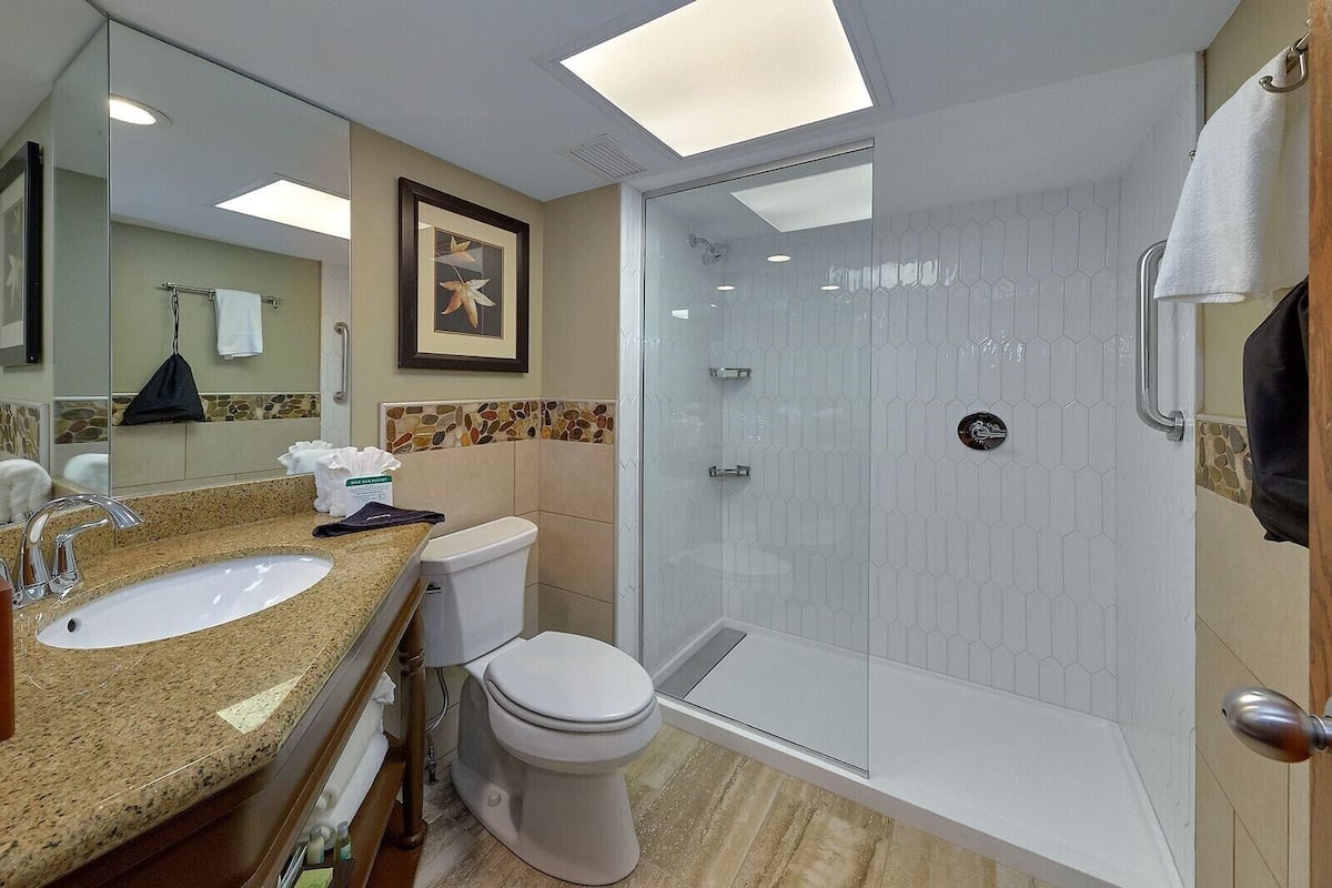 combined shower/bathtub, designer toiletries, hair dryer, towels