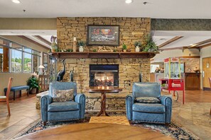 Lobby - The Inn On The River (Pigeon Forge)