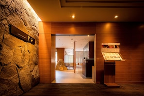 3 restaurants, breakfast, lunch, dinner served; Japanese cuisine