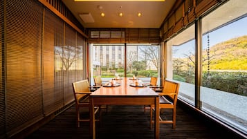 3 restoran, melayani sarapan, makan siang; sajian masakan Jepang