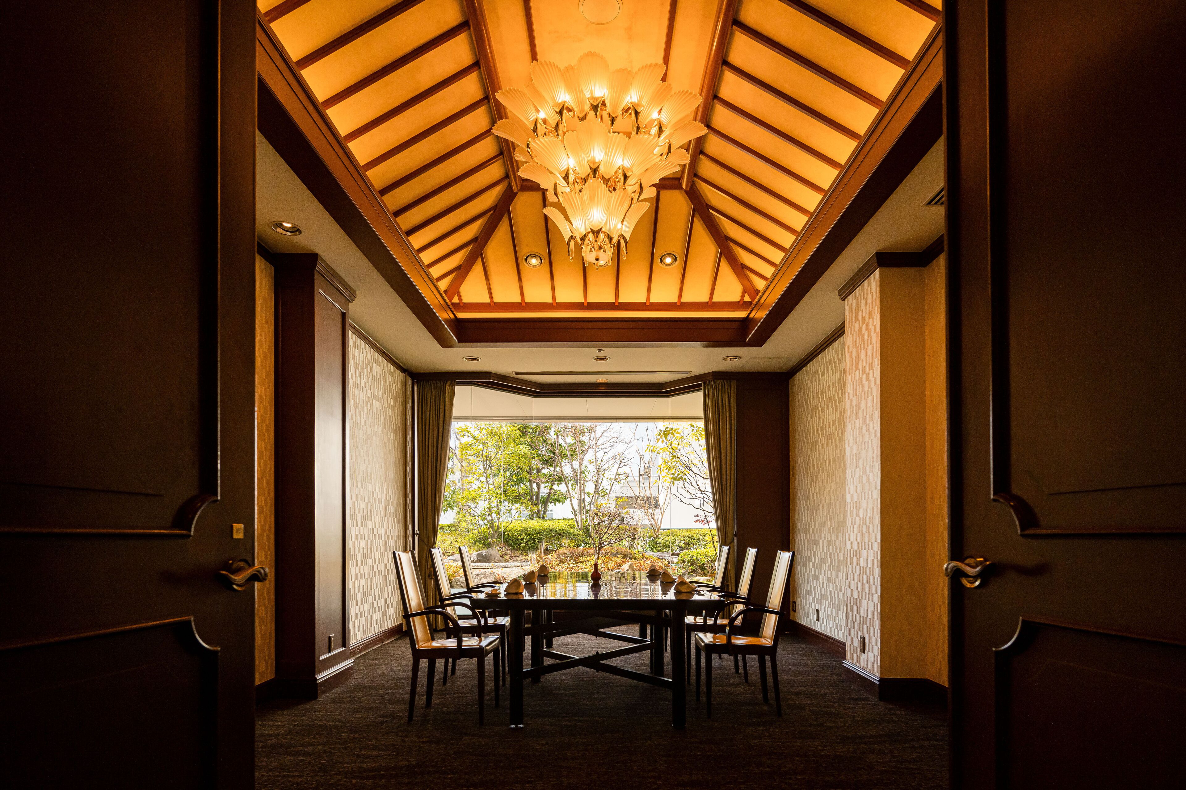 3 restaurants, breakfast, lunch, dinner served; japanese cuisine