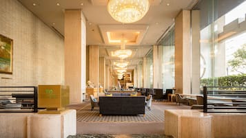 3 restaurants, breakfast, lunch, dinner served; Japanese cuisine
