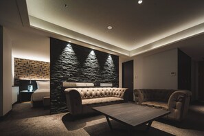 Junior Suite, 2 Twin Beds | Minibar, in-room safe, desk, blackout drapes - ANA Crowne Plaza Matsuyama by IHG (Matsuyama)