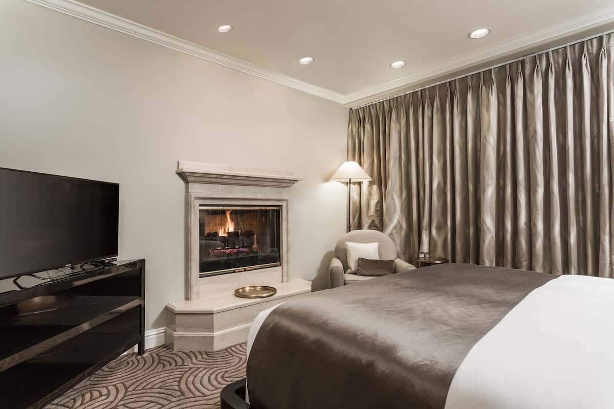Luxury Room, 1 King Bed | 1 bedroom, premium bedding, in-room safe, individually decorated