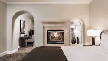 Luxury Studio Suite, 1 King Bed with Sofa bed | Premium bedding, in-room safe, individually decorated