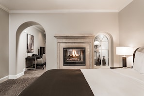 Luxury Studio Suite, 1 King Bed with Sofa bed