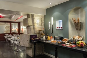 Daily buffet breakfast (EUR 22 per person)