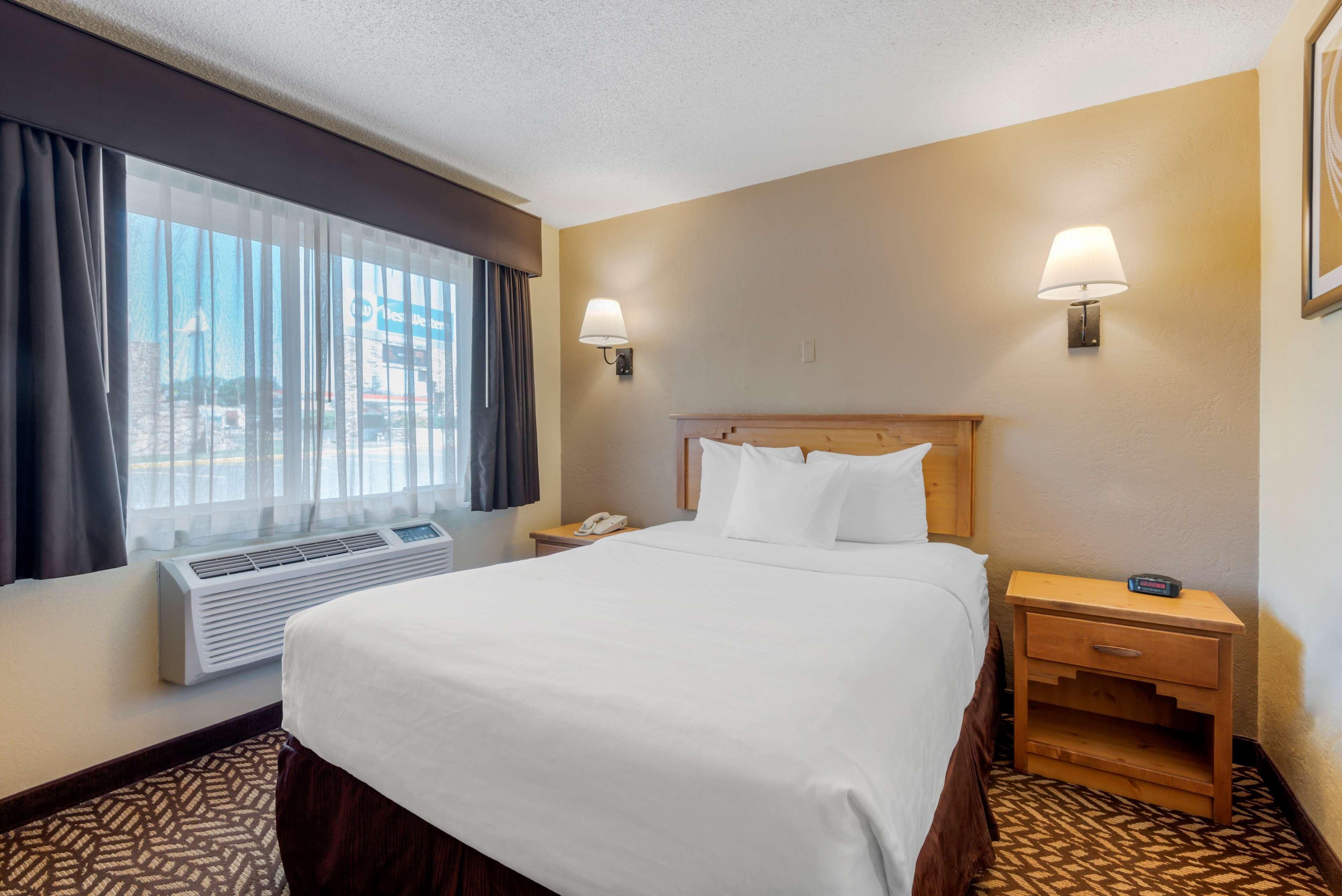 Desk, iron/ironing board, cribs/infant beds, rollaway beds