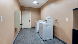Interior - Turquoise Inn & Suites (Cortez)